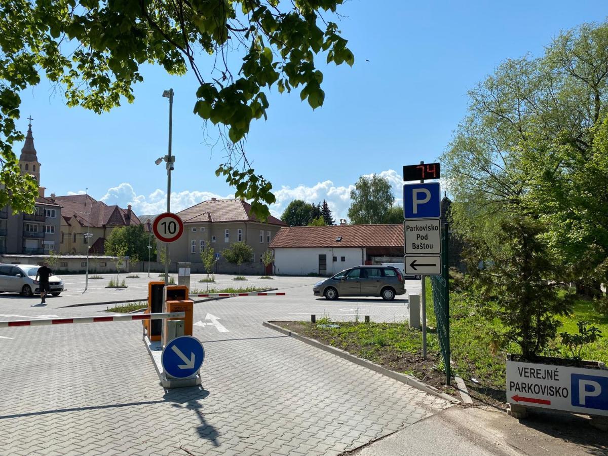 Apartman Centrum Komfort Zvolen Luaran gambar